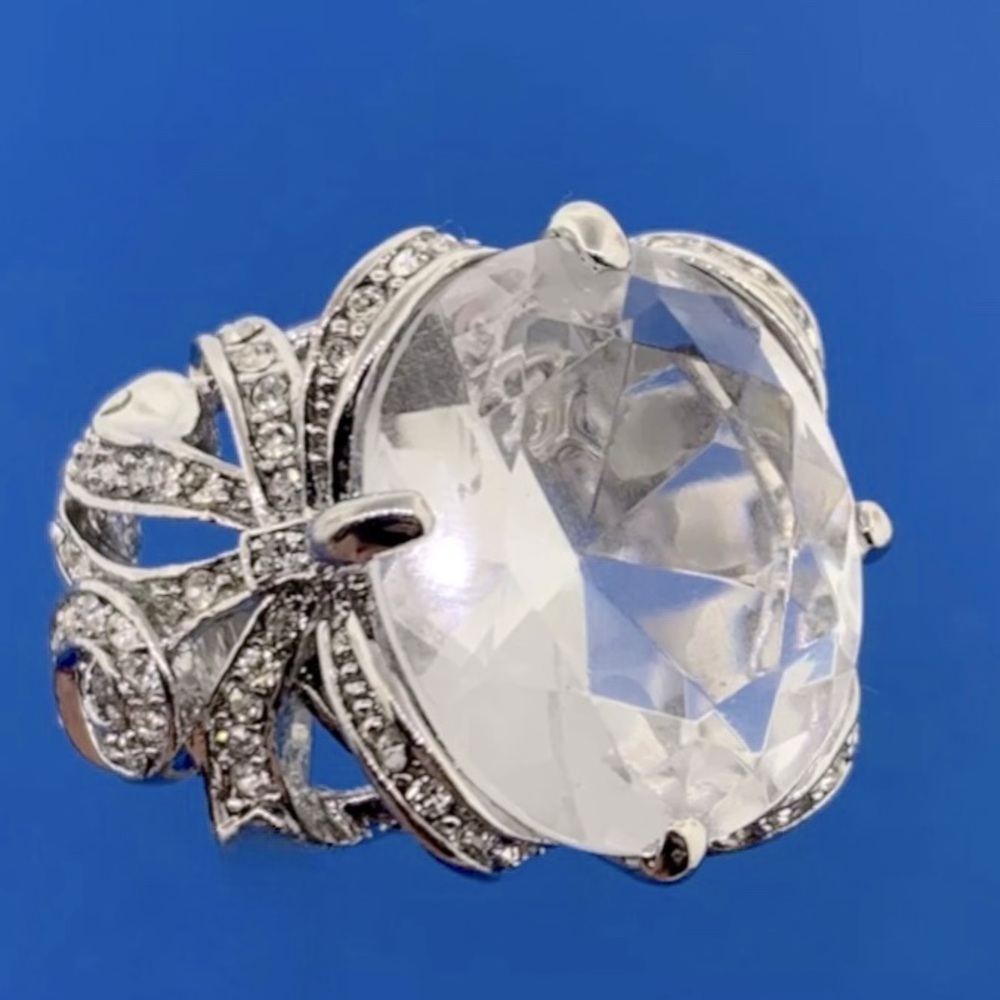 💎Vintage IMAN Silver Tone Oval Cubic Zirconia With Accents Cocktail Ring